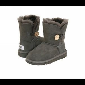 Gray UGG’s